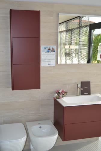 Area arredo bagni e sanitari nel nostro showroom arredobagno , pavimenti e rivestimenti 