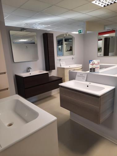 Area mobili da bagno nel nostro showroom arredobagno, pavimenti e rivestimenti 