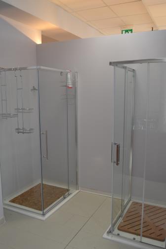 Area box doccia nel nostro showroom arredobagno , pavimenti e rivestimenti 